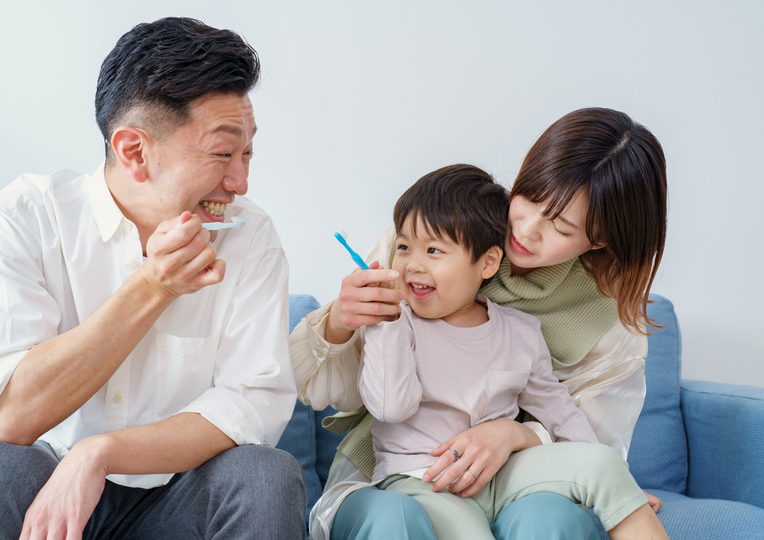 enfant malade en hiver prend soin de ses dents